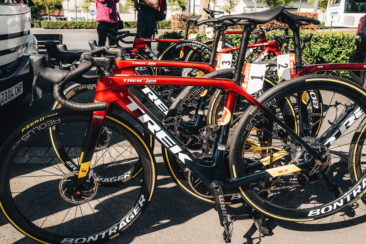 パリ〜ルーベで投入された新型DOMANE。ゼッケン1番は昨年覇者のエリザ・バルサモ