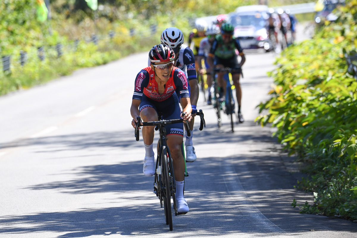 第1ステージ 3回目の山岳賞への登りで加速する増田成幸(宇都宮ブリッツェン)