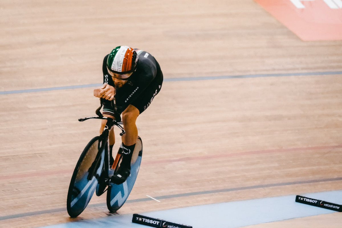 56.792kmの世界新記録を達成したフィリッポ・ガンナ(イタリア、イネオス・グレナディアーズ)
