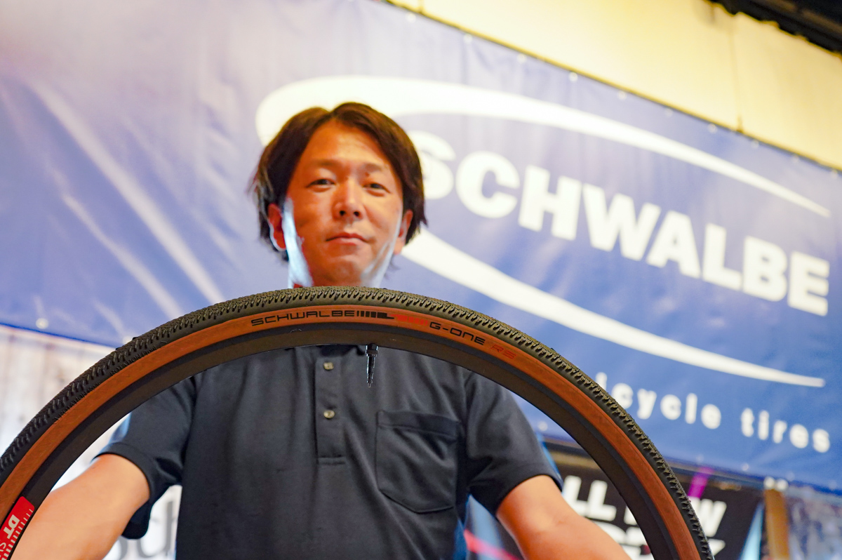 一際大きなシュワルベベースを構えて来場者を迎えたピーアールインターナショナル
