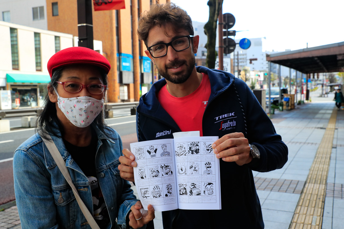 自身が描かれた漫画に感動していたダリオ・カタルド(トレック・セガフレード)