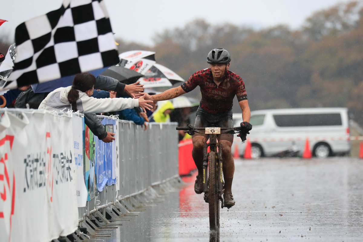 男子エリート優勝は平林安里(TEAM SCOTT TERRA SYSTEM)