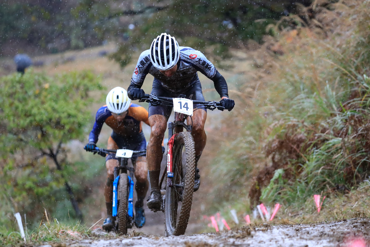 宮津旭(PAXPROJECT)を追い込んだ山本幸平(Athlete Farm SPECIALIZED)