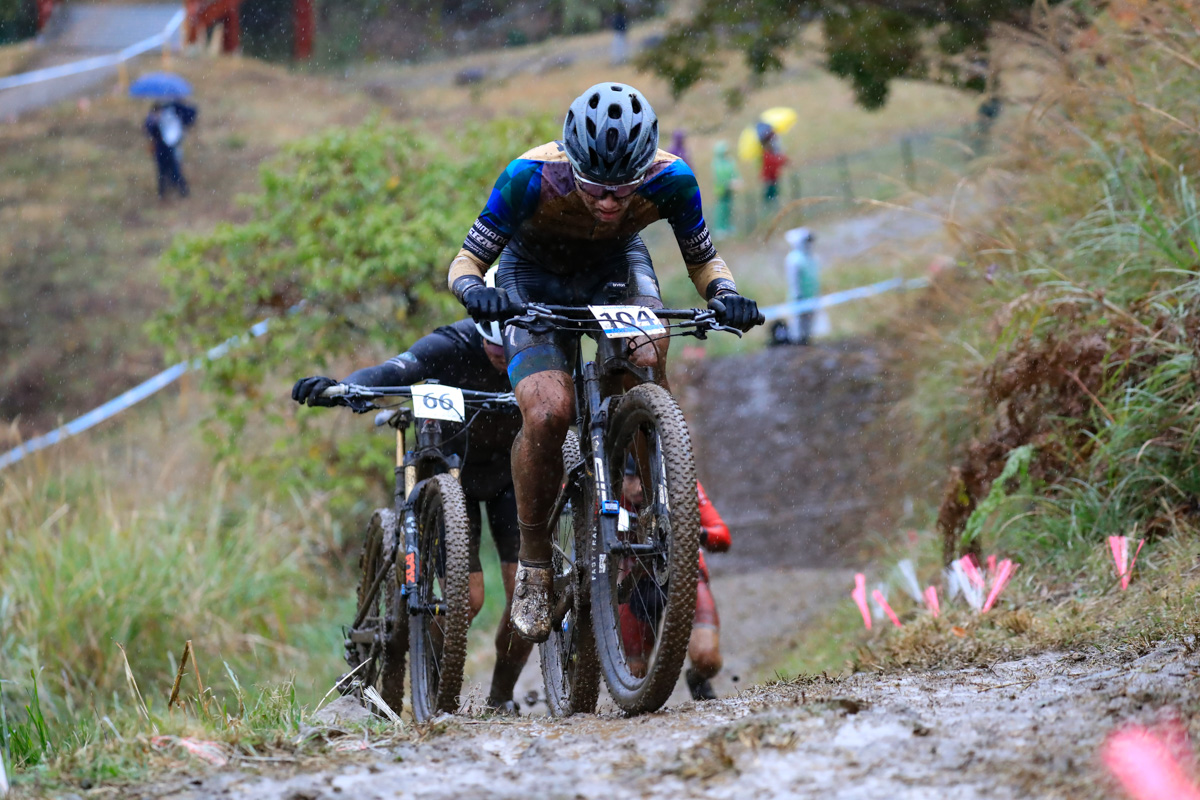 2位を走る松本一成(RIDE MASHUN SPECIALIZED)