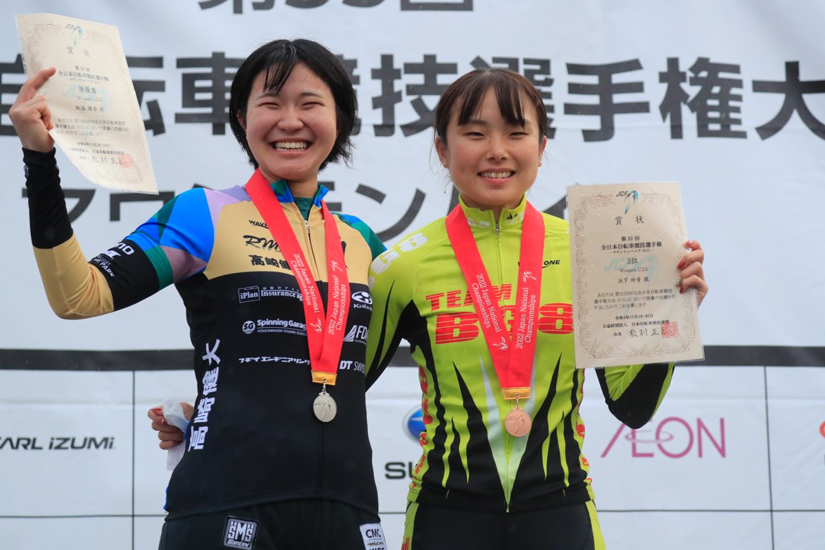 女子U23 優勝の小林あか里は不在。2位松本璃奈(RIDE MASHUN SPECIALIZED)と3位浜下玲音(TEAM BG8)