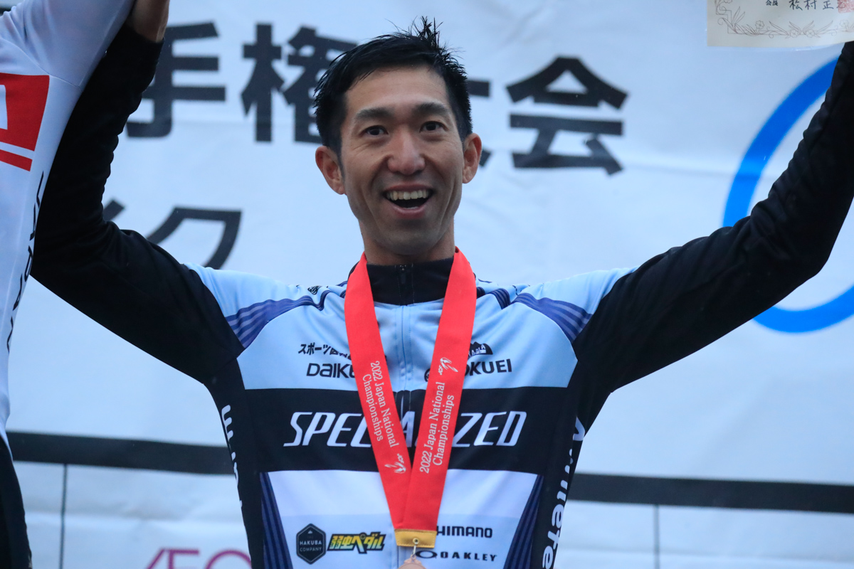 「来季はまた走る」と話した3位の山本幸平(Athlete Farm SPECIALIZED)
