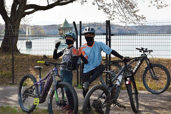 当日はRail 5所有の宮崎さん&先日密かにボッシュ所有のEバイクをカッコよくカスタムしたメカニック相田さんが試乗ツアーをアテンド