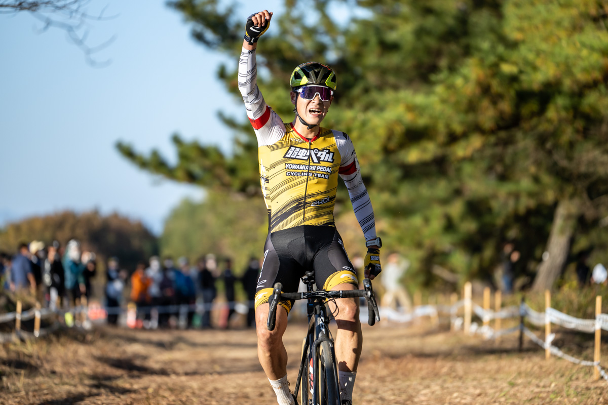 今季負けなしの7勝目をマークした織田聖(弱虫ペダルサイクリングチーム)