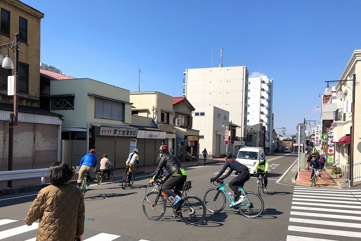 実走講習例:信号機は無いが横断歩道のある交差点の右折