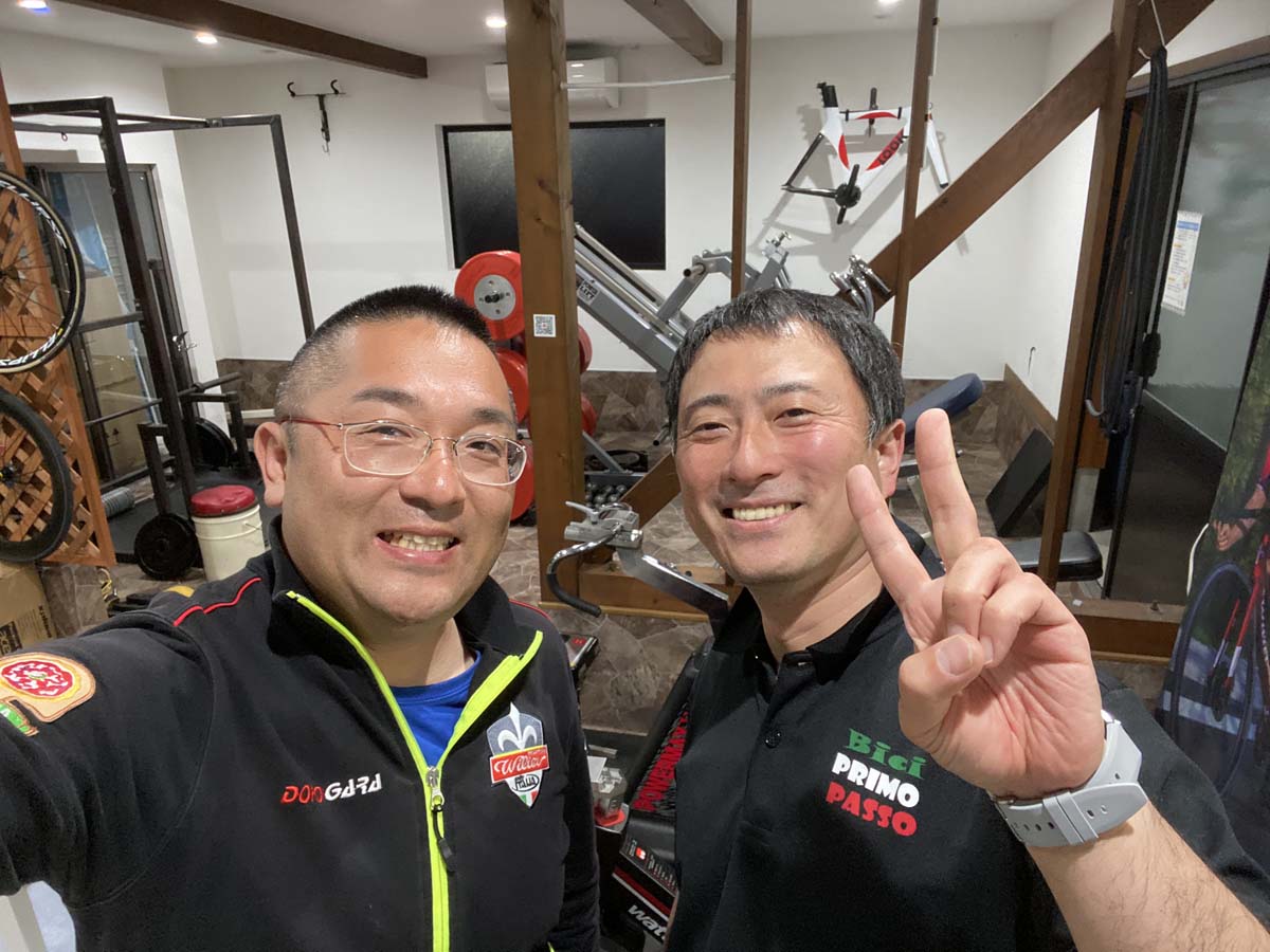 キット北村さん(左)と不死鳥と呼ばれた元・競輪選手:ビチ・プリモ・パッソ店長の市田佳寿浩さん(右)