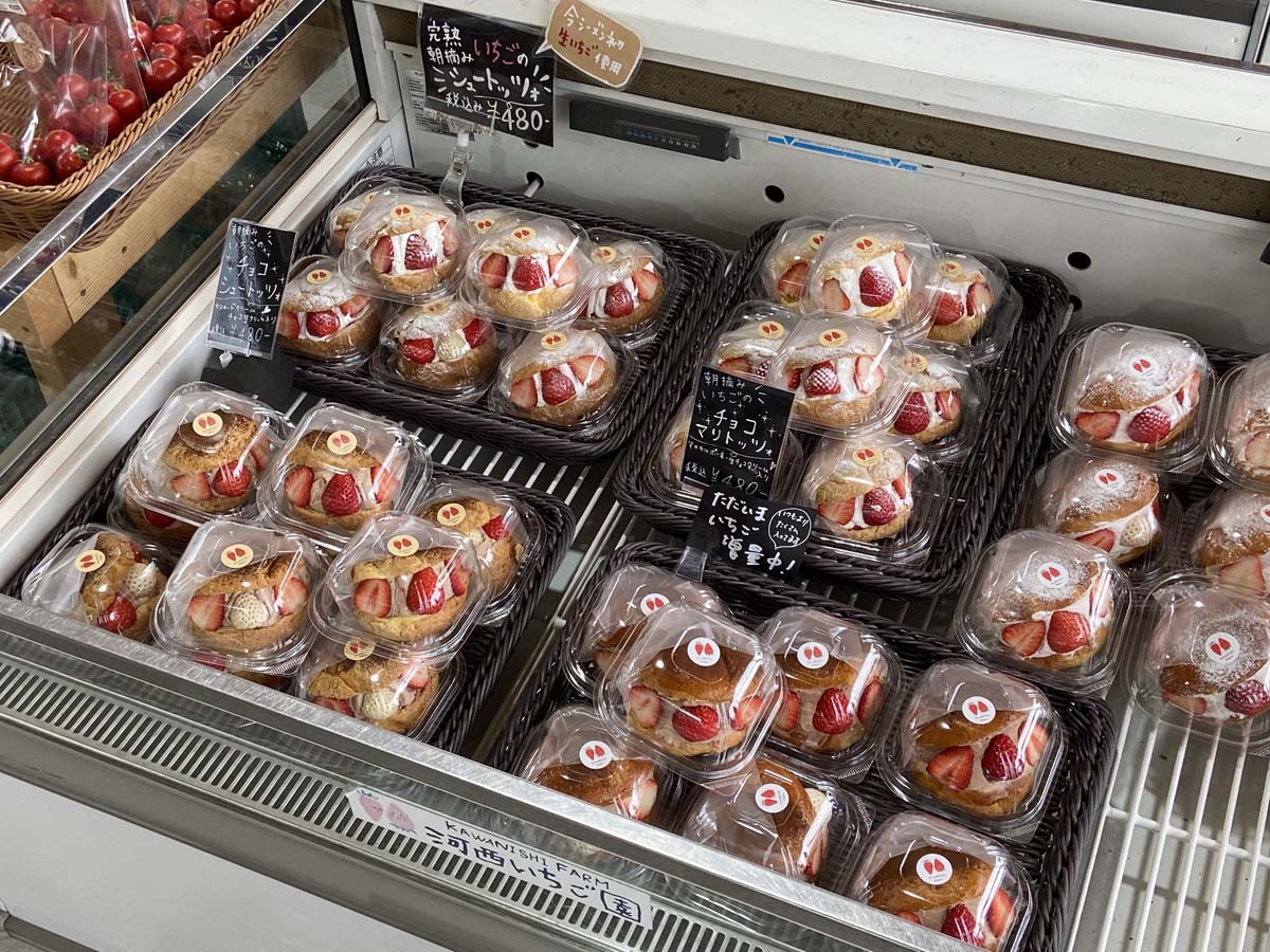4月:生イチゴのマリトッツォ。食べ比べた結果、チョコ味が私の一番オススメです。