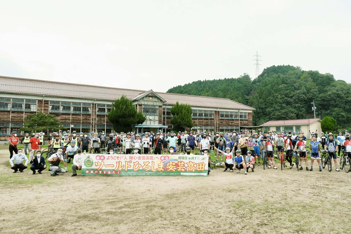 9月:水害やコロナを乗り越えて、ようやく開催できたツール・ド・ひろしま安芸高田!運営もゴールした参加者も皆誇らしい顔ですね。