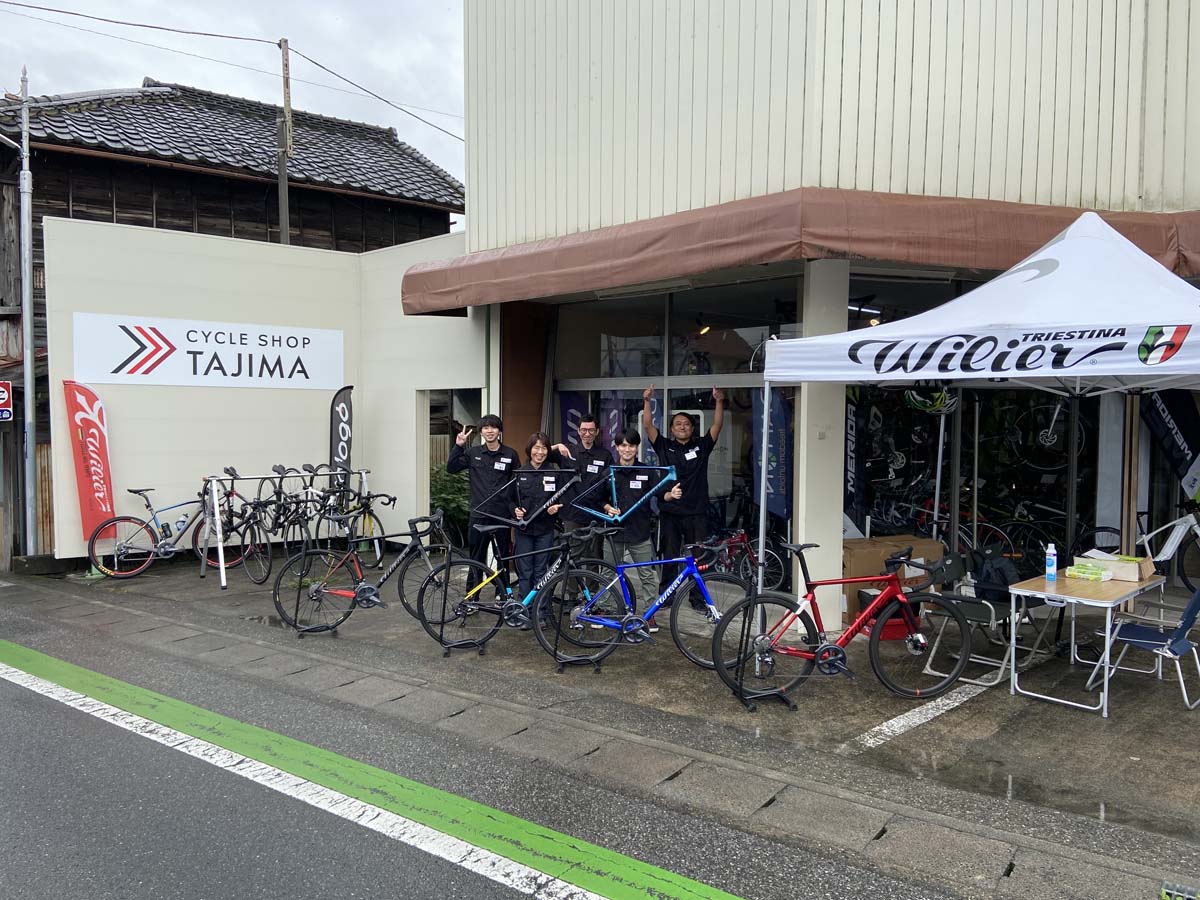 9月:寒空の中、群馬県のサイクルショップタジマでの試乗会です。雨予報だったので、お客さんの入りは悪かったですが試乗会中は何とか天気が持ちました。