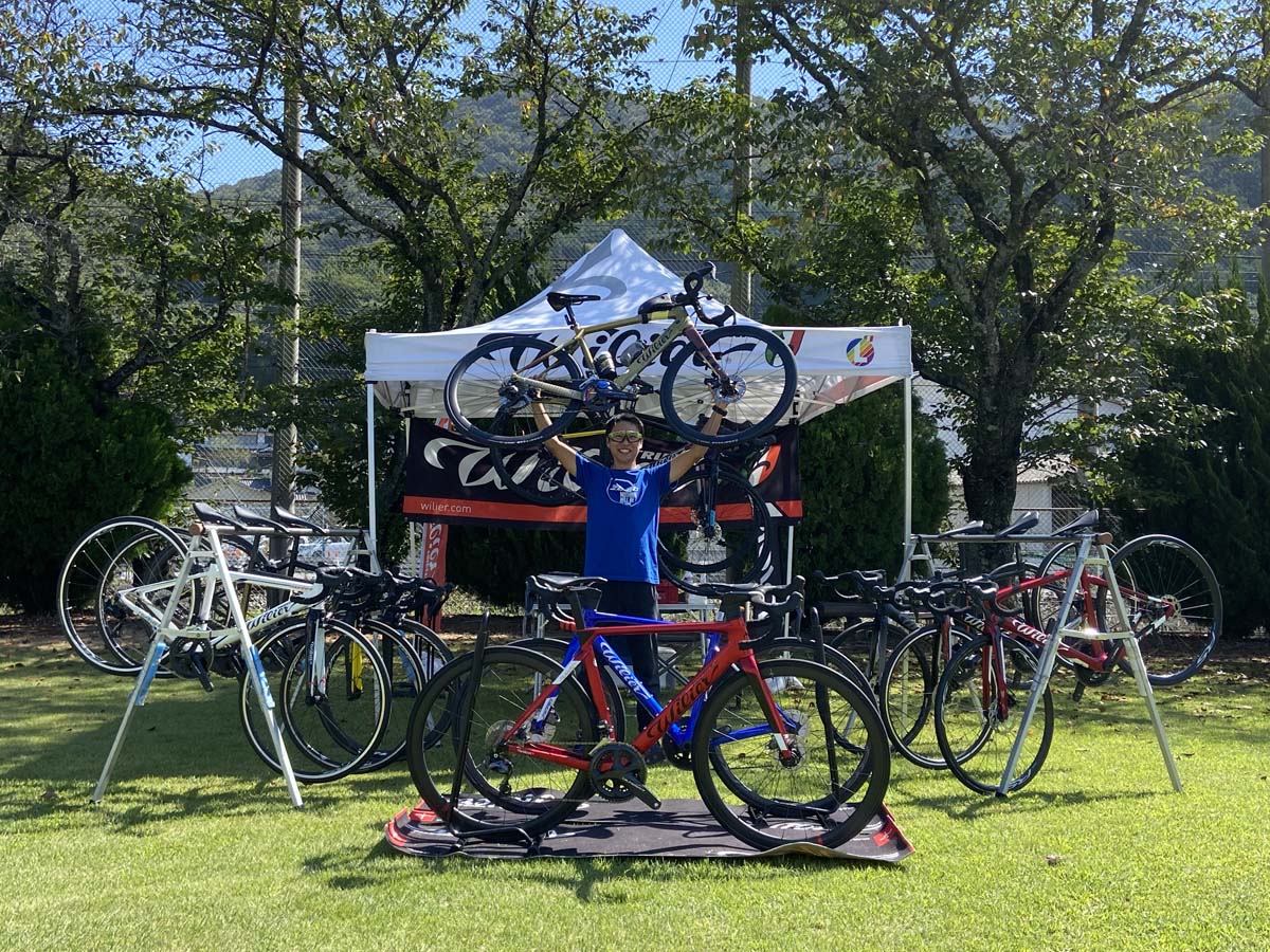 10月:毎秋恒例のウェーブバイクス試乗会は第10回大会の高梁ヒルクライムに合わせて、ヒルクライム前日に大会会場で試乗会を行いました。