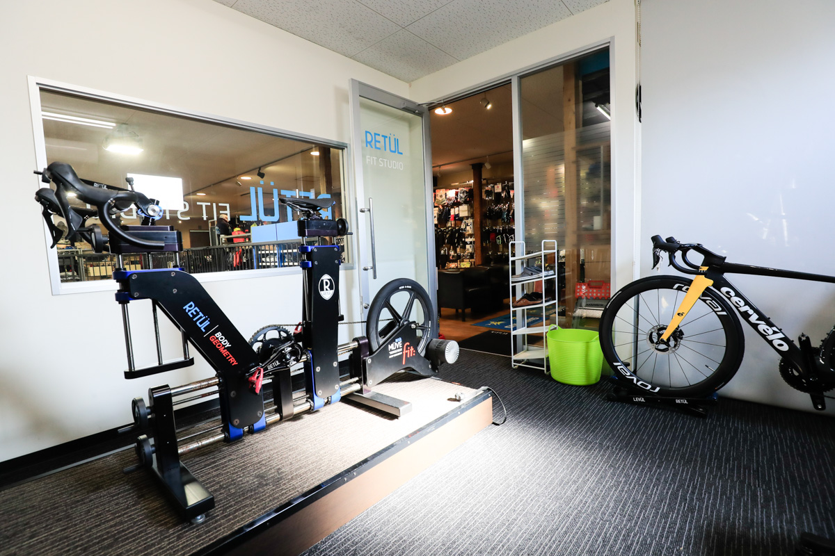 RETULの測定マシンなどが揃うルームでフィットが受けられる(要予約)