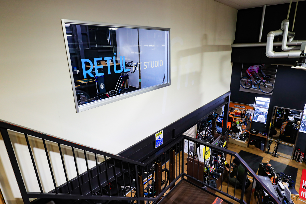 2階部分にあるRETULフィッティングルーム。静かで広い個室でフィッティングが受けられる